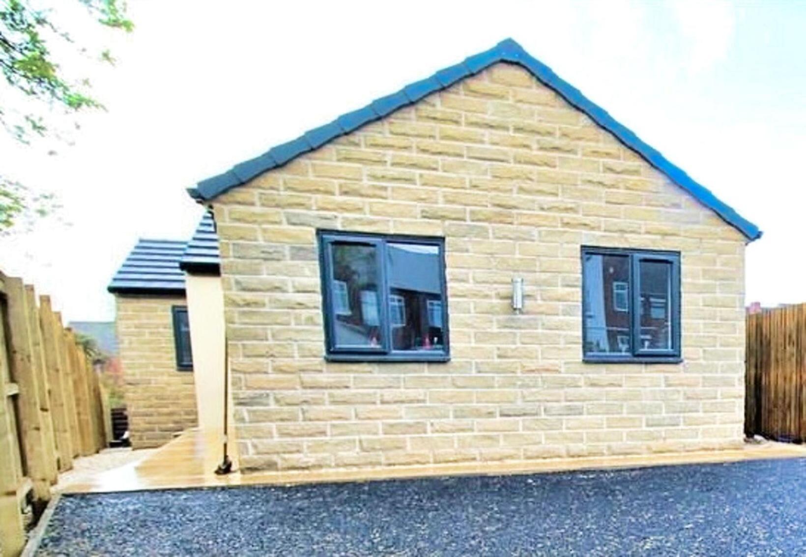 Rotherham - Rawmarsh - Great Customer Feedback - 2 Bed Bungalow - New Build - High End Furnishings - Wheel Chair Accessible - Large Enclosed Garden - Dog Friendly Ngoại thất bức ảnh