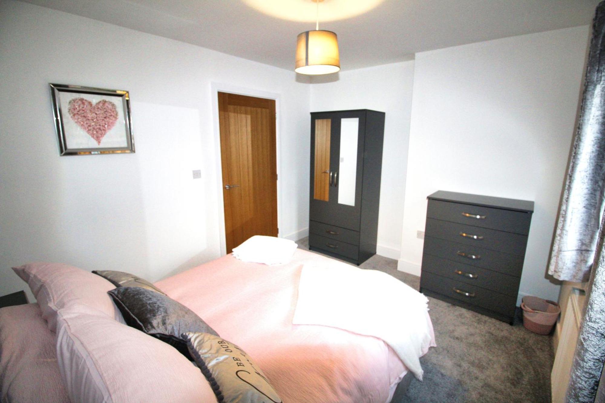 Rotherham - Rawmarsh - Great Customer Feedback - 2 Bed Bungalow - New Build - High End Furnishings - Wheel Chair Accessible - Large Enclosed Garden - Dog Friendly Ngoại thất bức ảnh