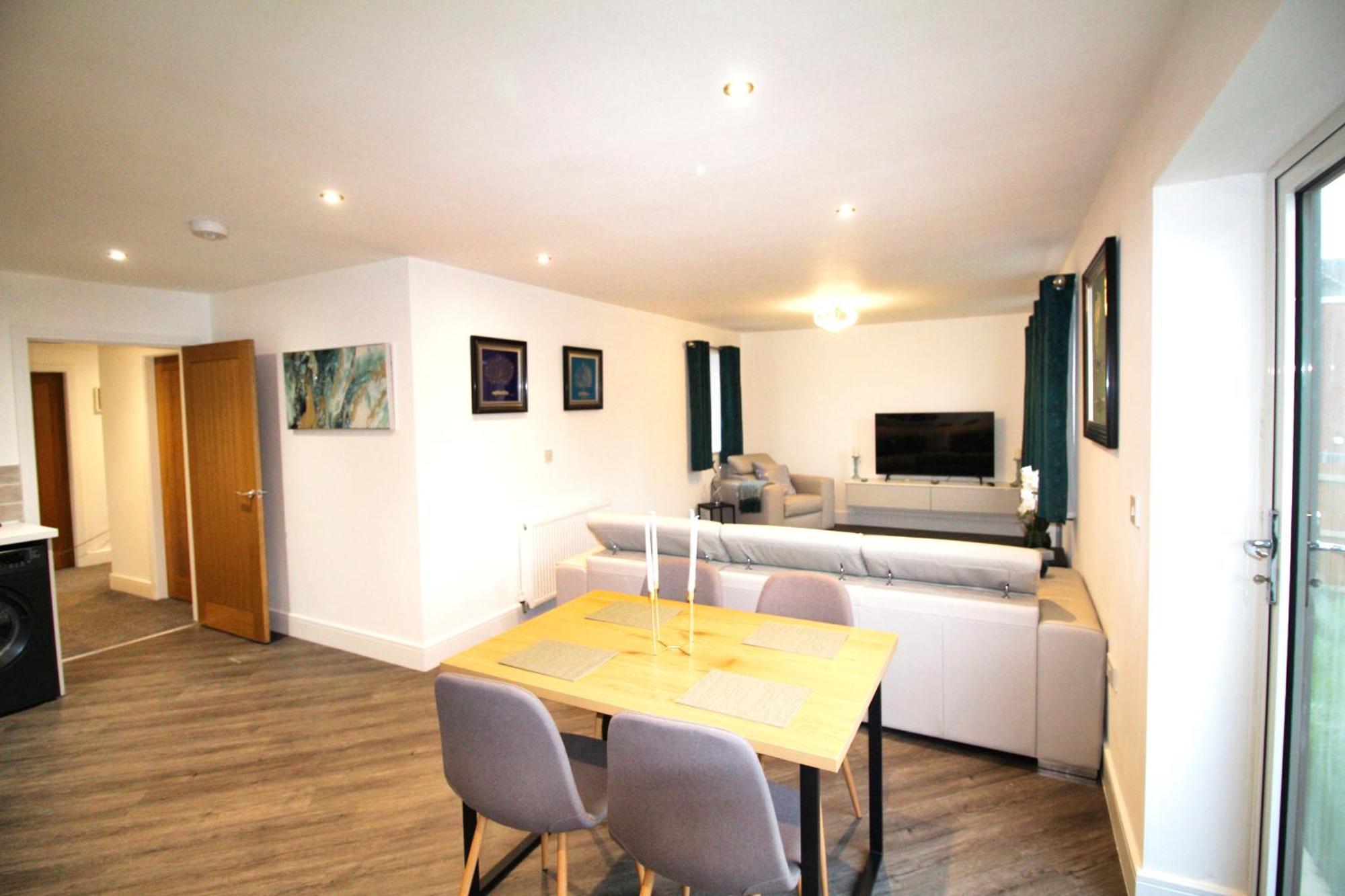 Rotherham - Rawmarsh - Great Customer Feedback - 2 Bed Bungalow - New Build - High End Furnishings - Wheel Chair Accessible - Large Enclosed Garden - Dog Friendly Ngoại thất bức ảnh