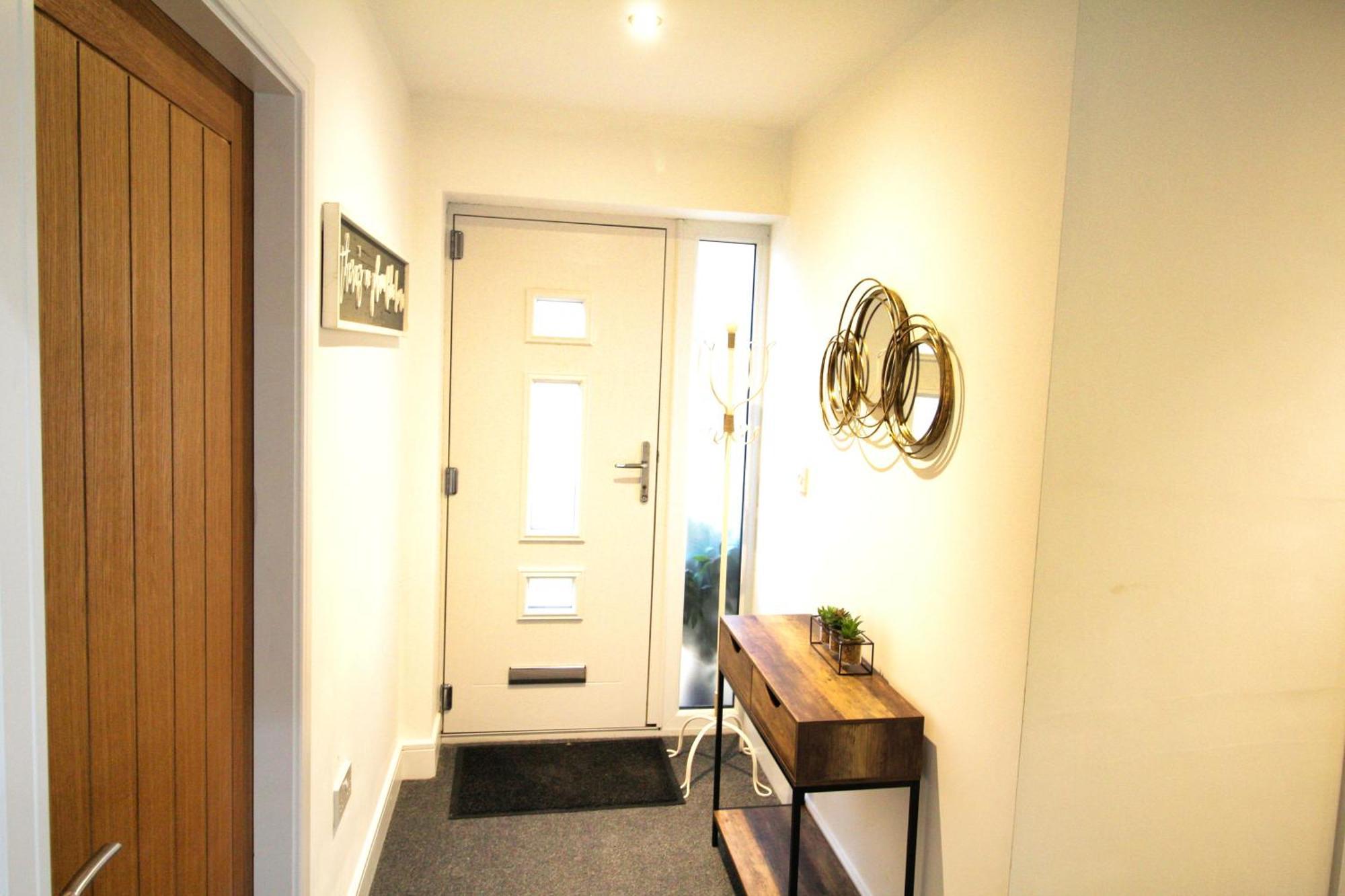 Rotherham - Rawmarsh - Great Customer Feedback - 2 Bed Bungalow - New Build - High End Furnishings - Wheel Chair Accessible - Large Enclosed Garden - Dog Friendly Ngoại thất bức ảnh