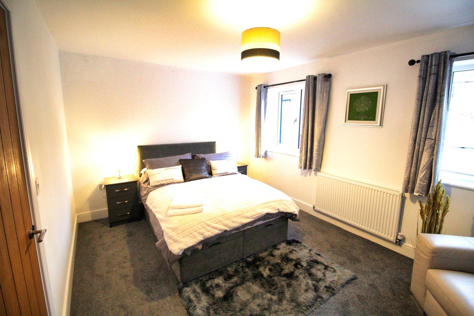 Rotherham - Rawmarsh - Great Customer Feedback - 2 Bed Bungalow - New Build - High End Furnishings - Wheel Chair Accessible - Large Enclosed Garden - Dog Friendly Ngoại thất bức ảnh