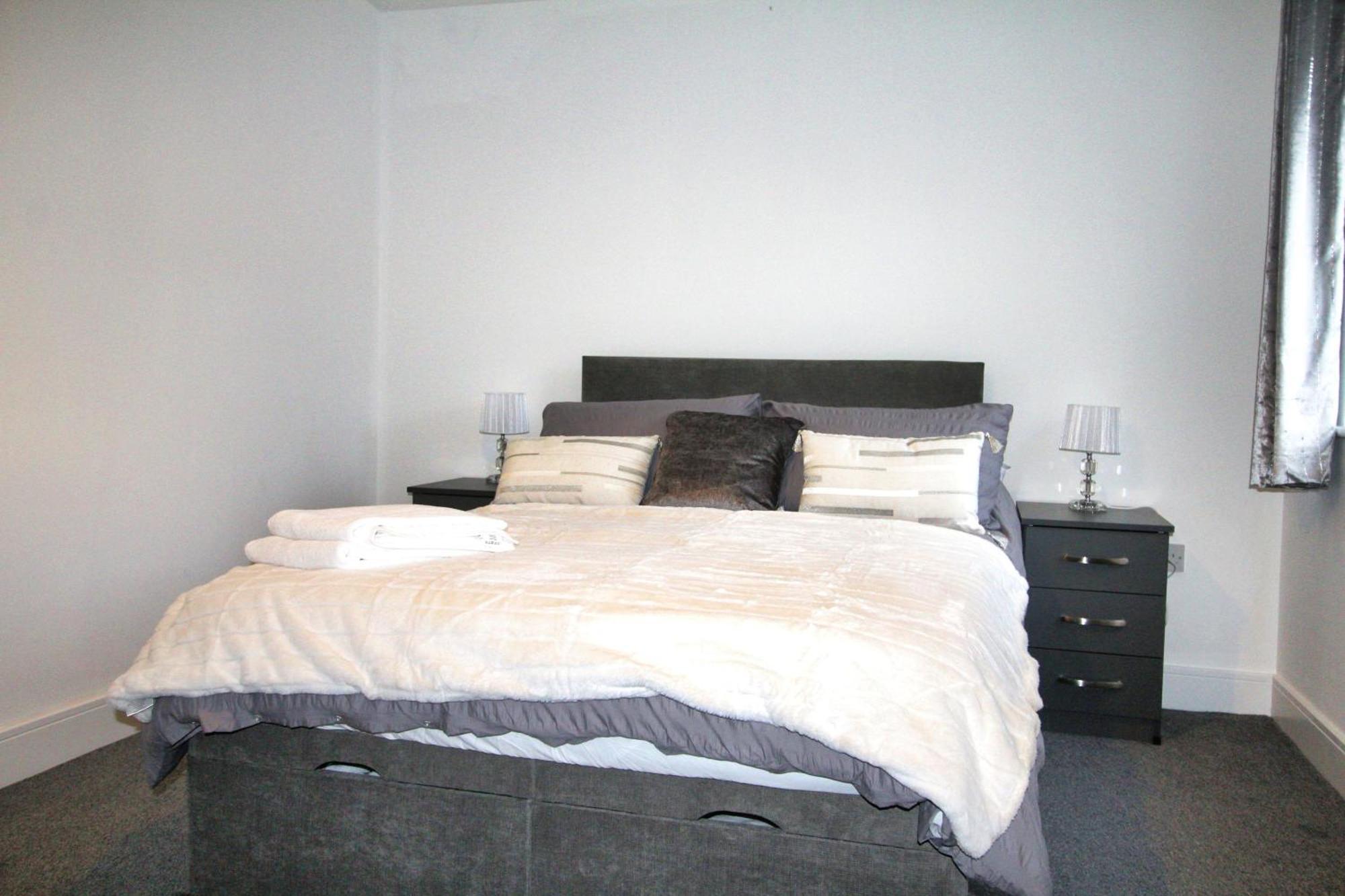 Rotherham - Rawmarsh - Great Customer Feedback - 2 Bed Bungalow - New Build - High End Furnishings - Wheel Chair Accessible - Large Enclosed Garden - Dog Friendly Ngoại thất bức ảnh
