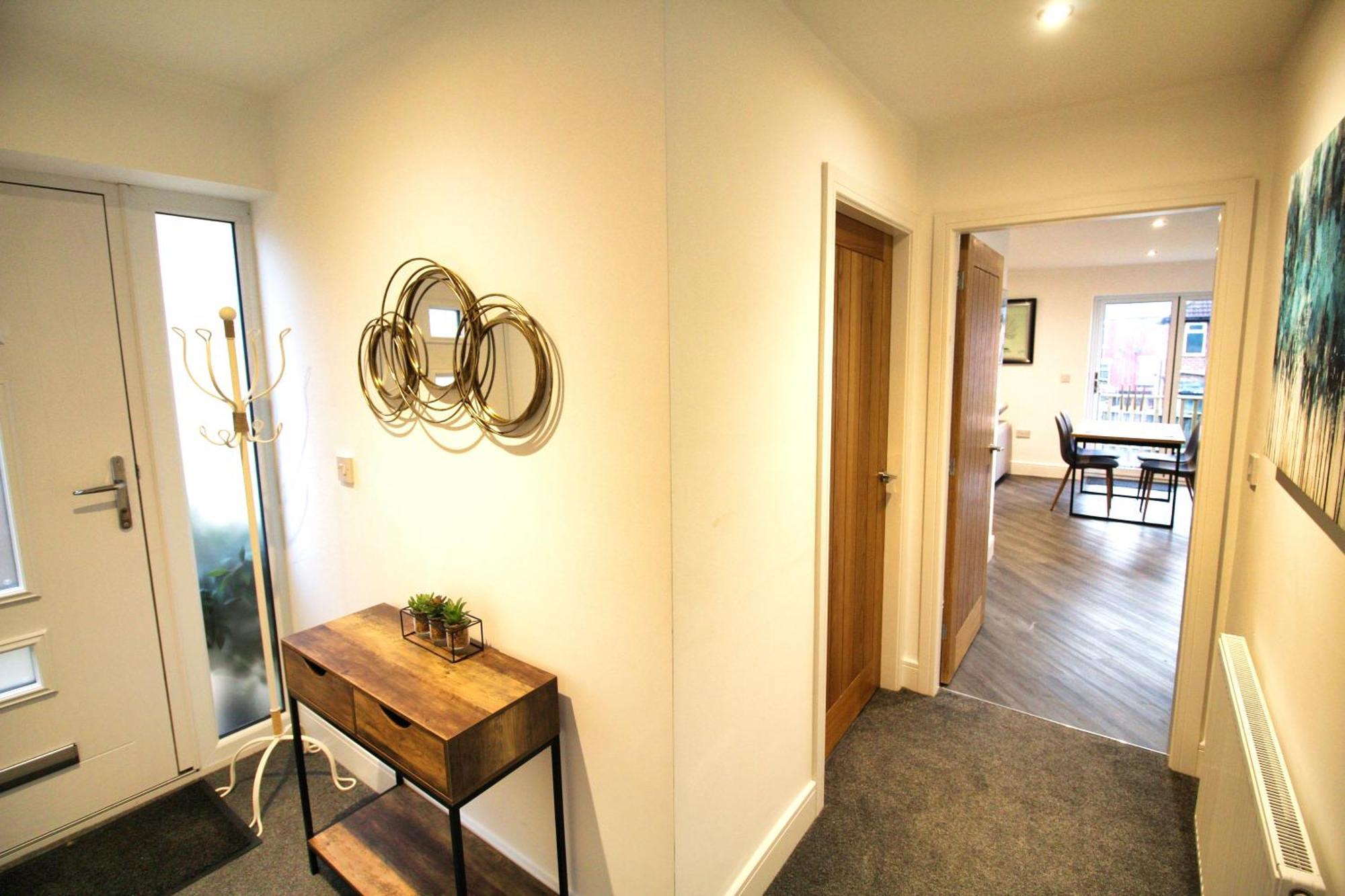 Rotherham - Rawmarsh - Great Customer Feedback - 2 Bed Bungalow - New Build - High End Furnishings - Wheel Chair Accessible - Large Enclosed Garden - Dog Friendly Ngoại thất bức ảnh