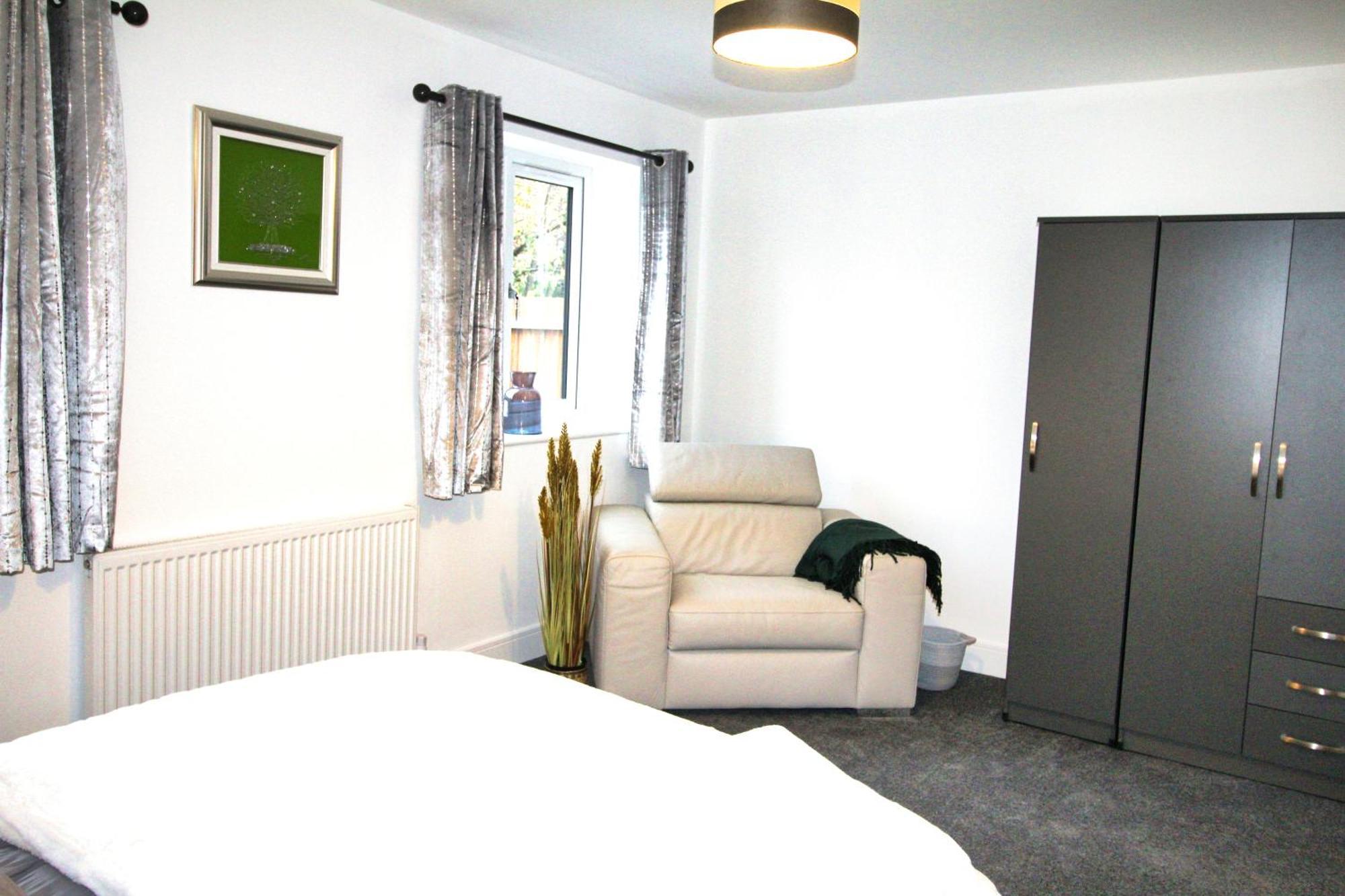 Rotherham - Rawmarsh - Great Customer Feedback - 2 Bed Bungalow - New Build - High End Furnishings - Wheel Chair Accessible - Large Enclosed Garden - Dog Friendly Ngoại thất bức ảnh